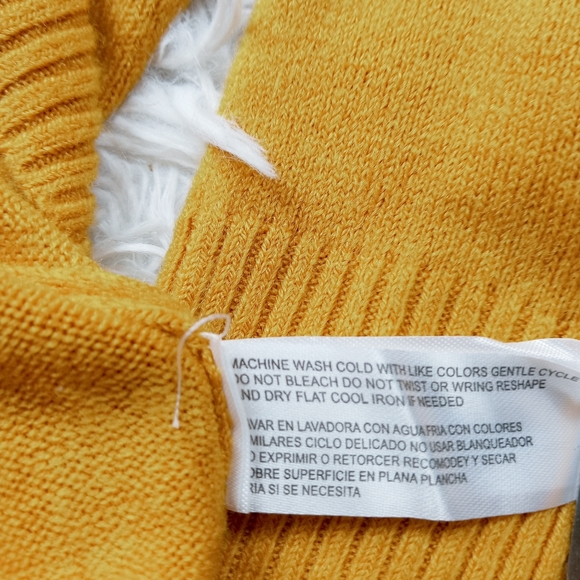 Nwt Carolyn Taylor Golden Yellow Embellished Pullover Sweater With Scarf Size XL - Picture 7 of 7